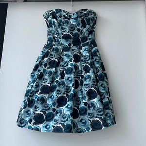 H&M sweetheart neckline blue rose dress